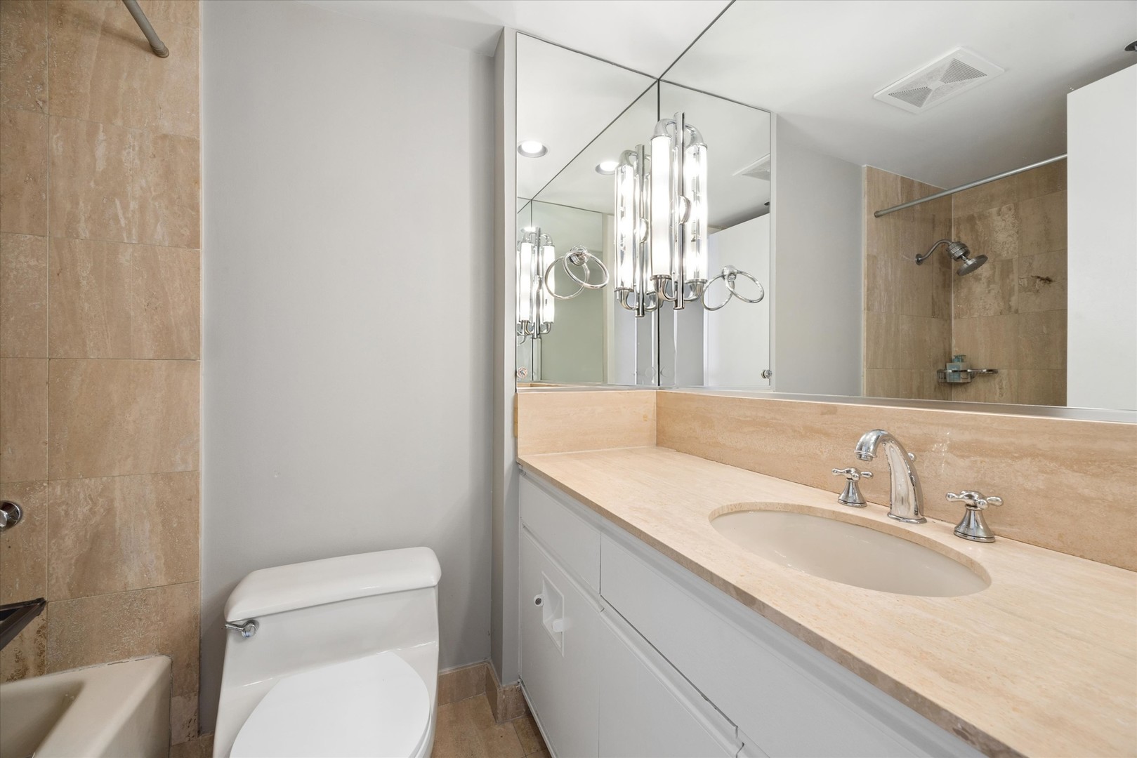 950 N Michigan Avenue 4202 Property Photo 25