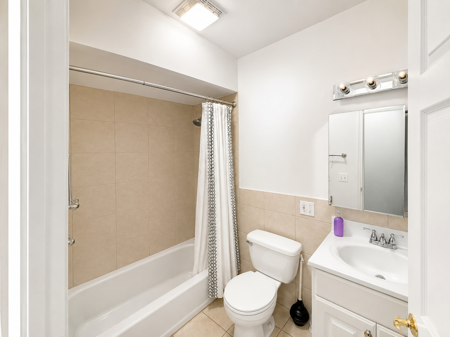 1536 W Pratt Boulevard 3d Property Photo 7