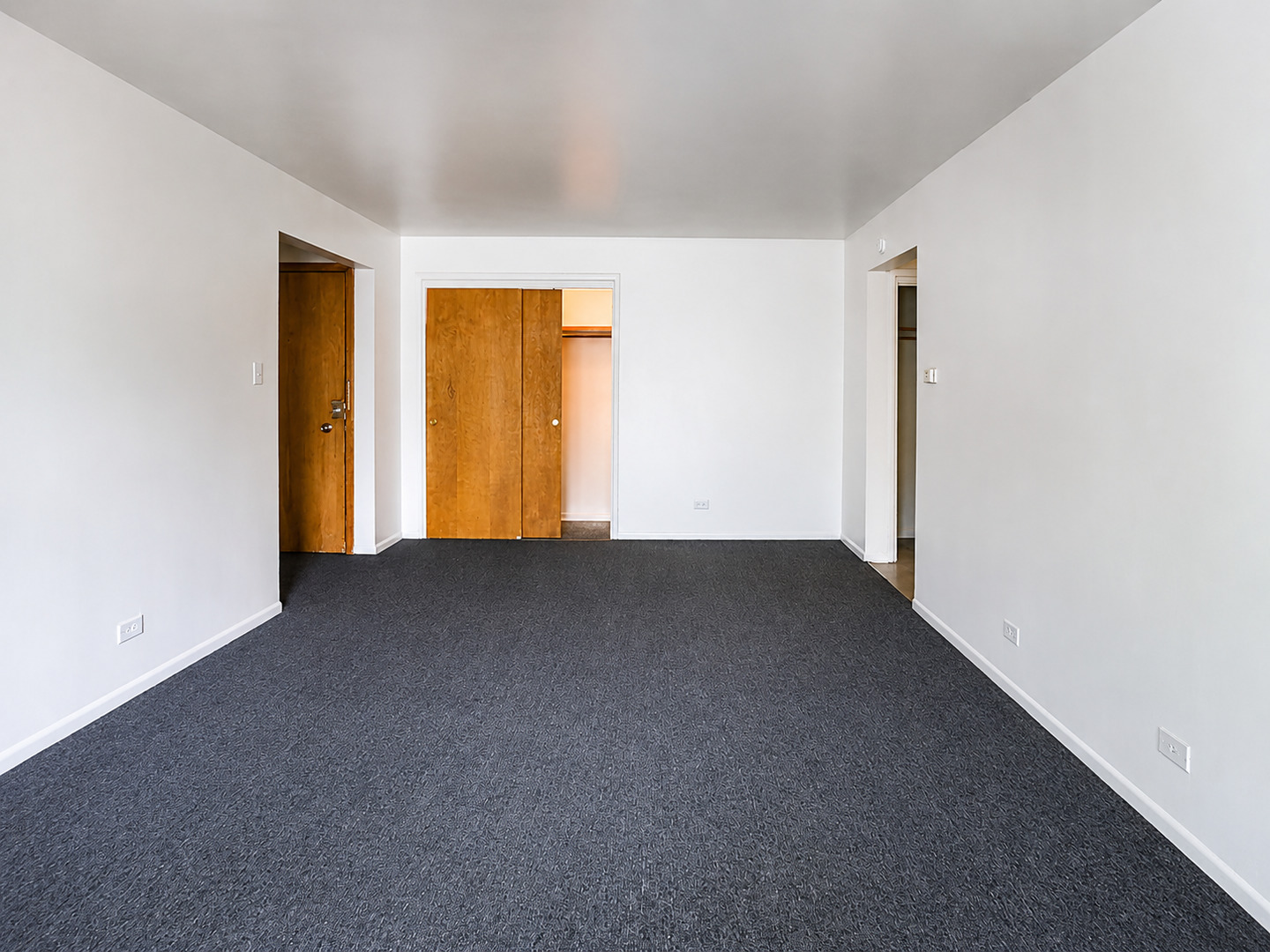 1025 - 49 W Vermont Street Property Photo 7