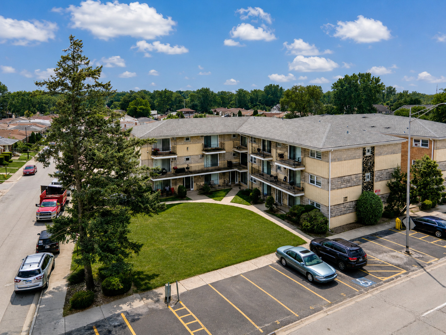 1025 - 49 W Vermont Street Property Photo 23