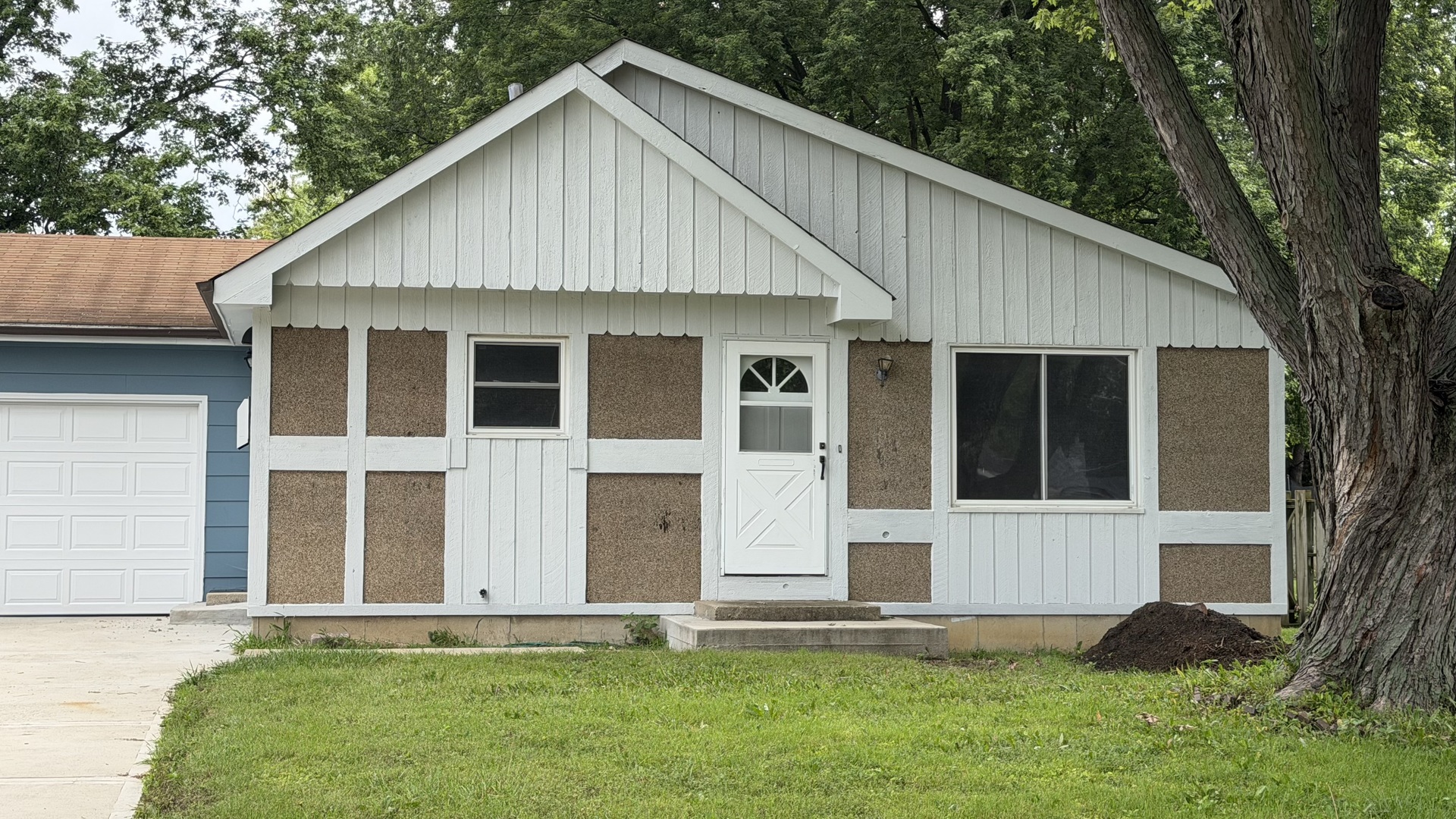 1900 Longmeadow Drive Property Photo 1