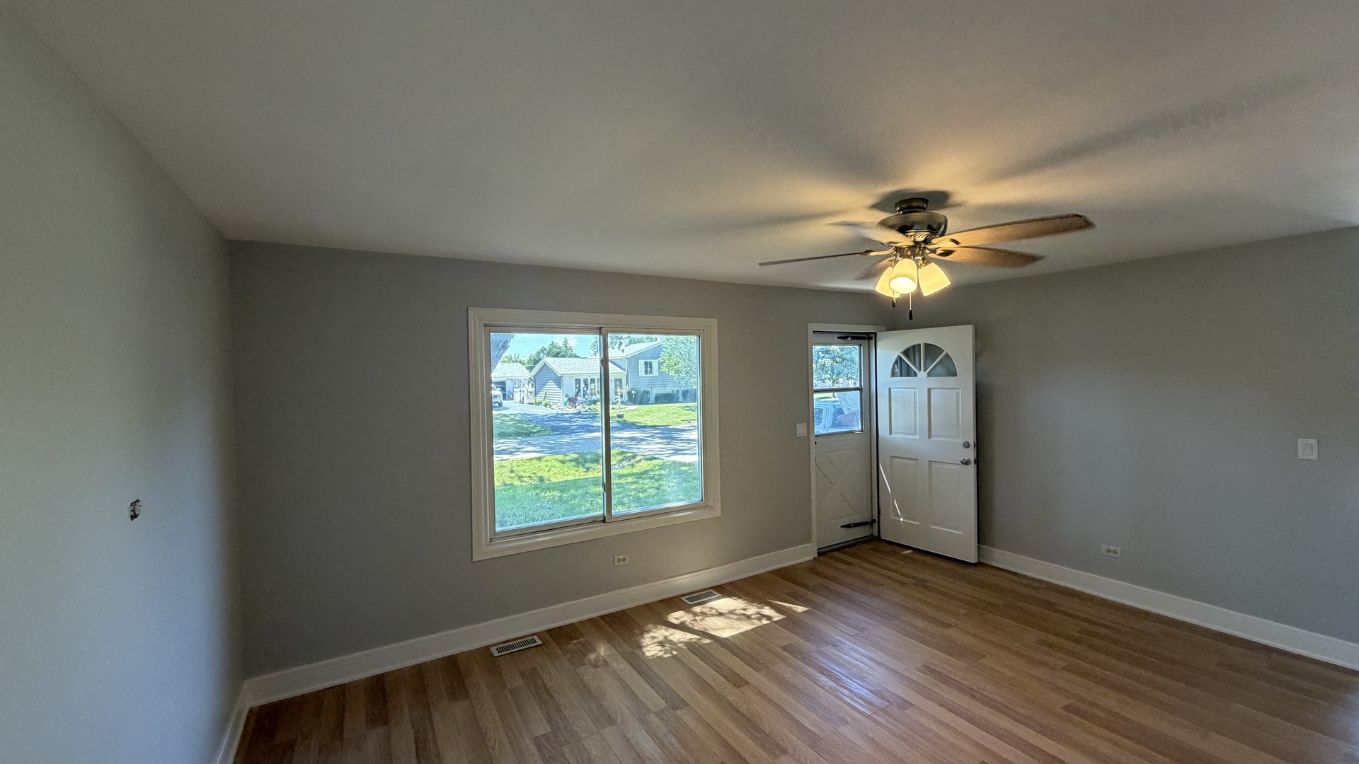1900 Longmeadow Drive Property Photo 4
