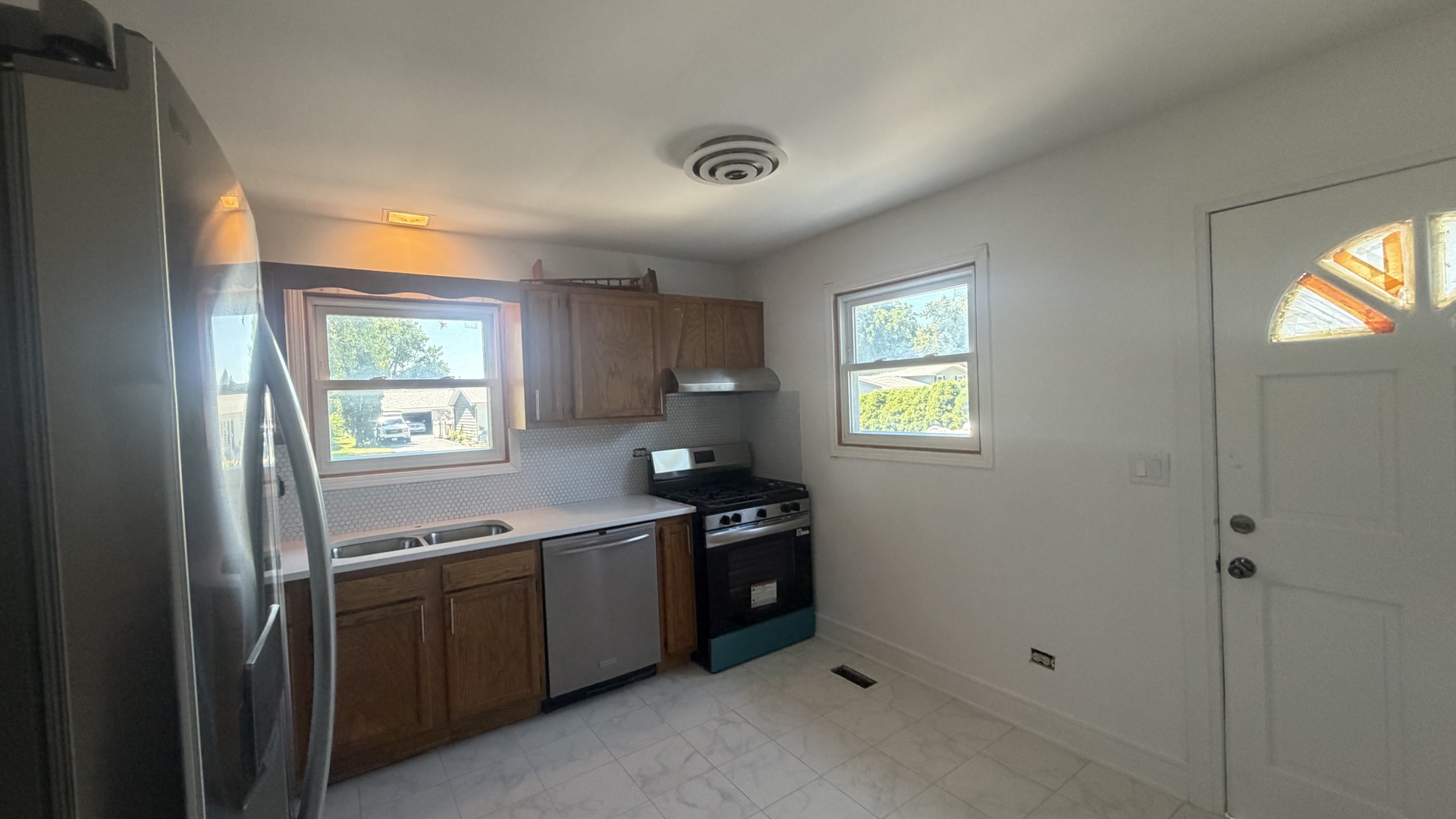 1900 Longmeadow Drive Property Photo 11