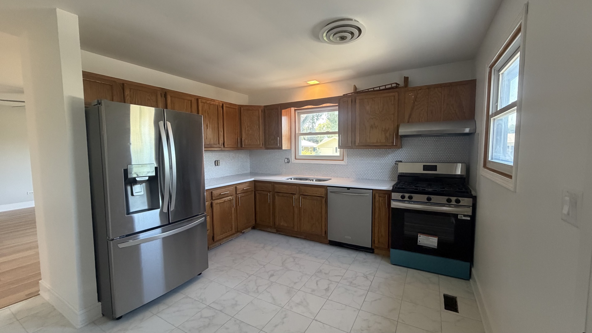 1900 Longmeadow Drive Property Photo 12