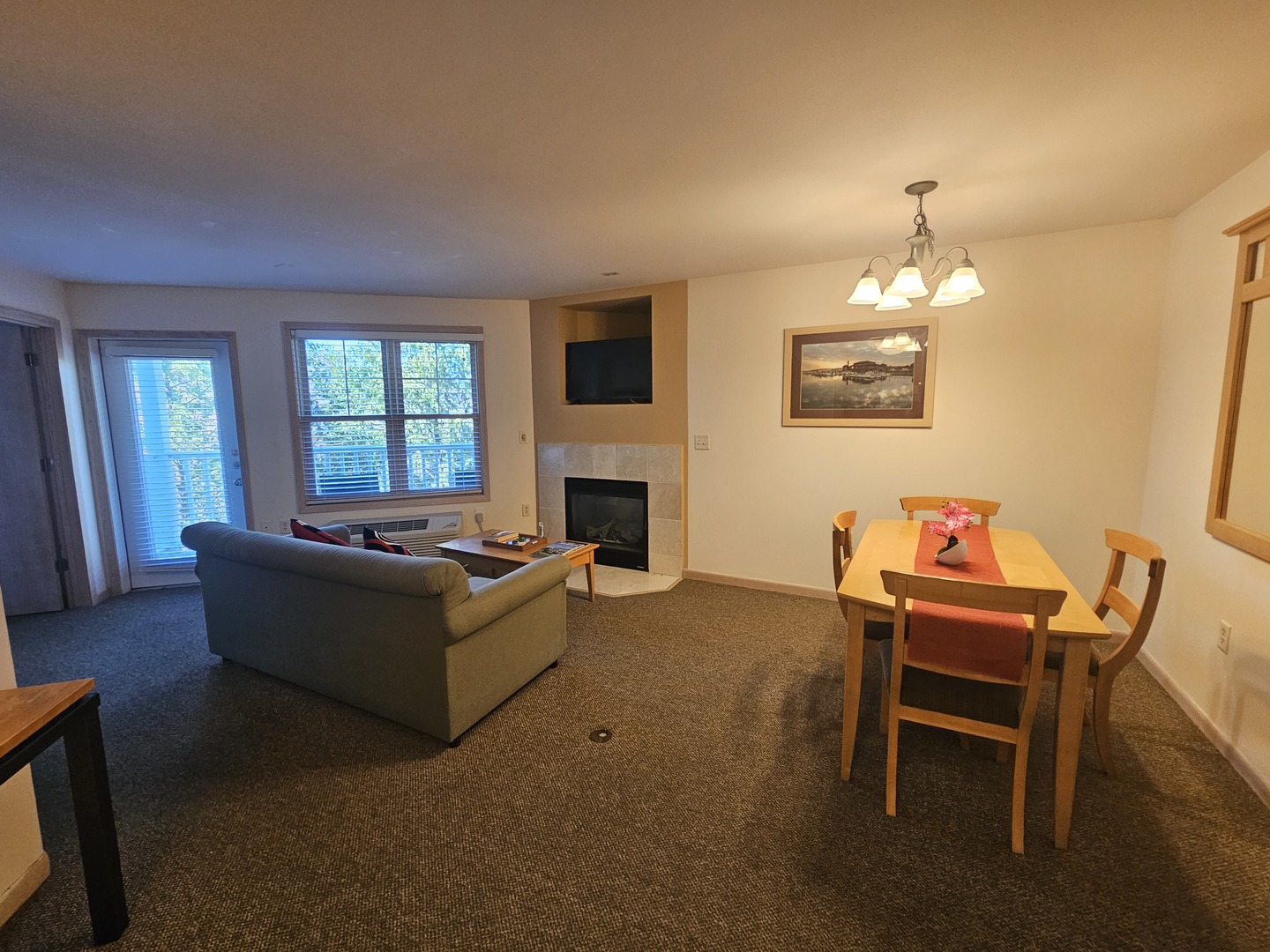 123 Center Street 204 Property Photo 6