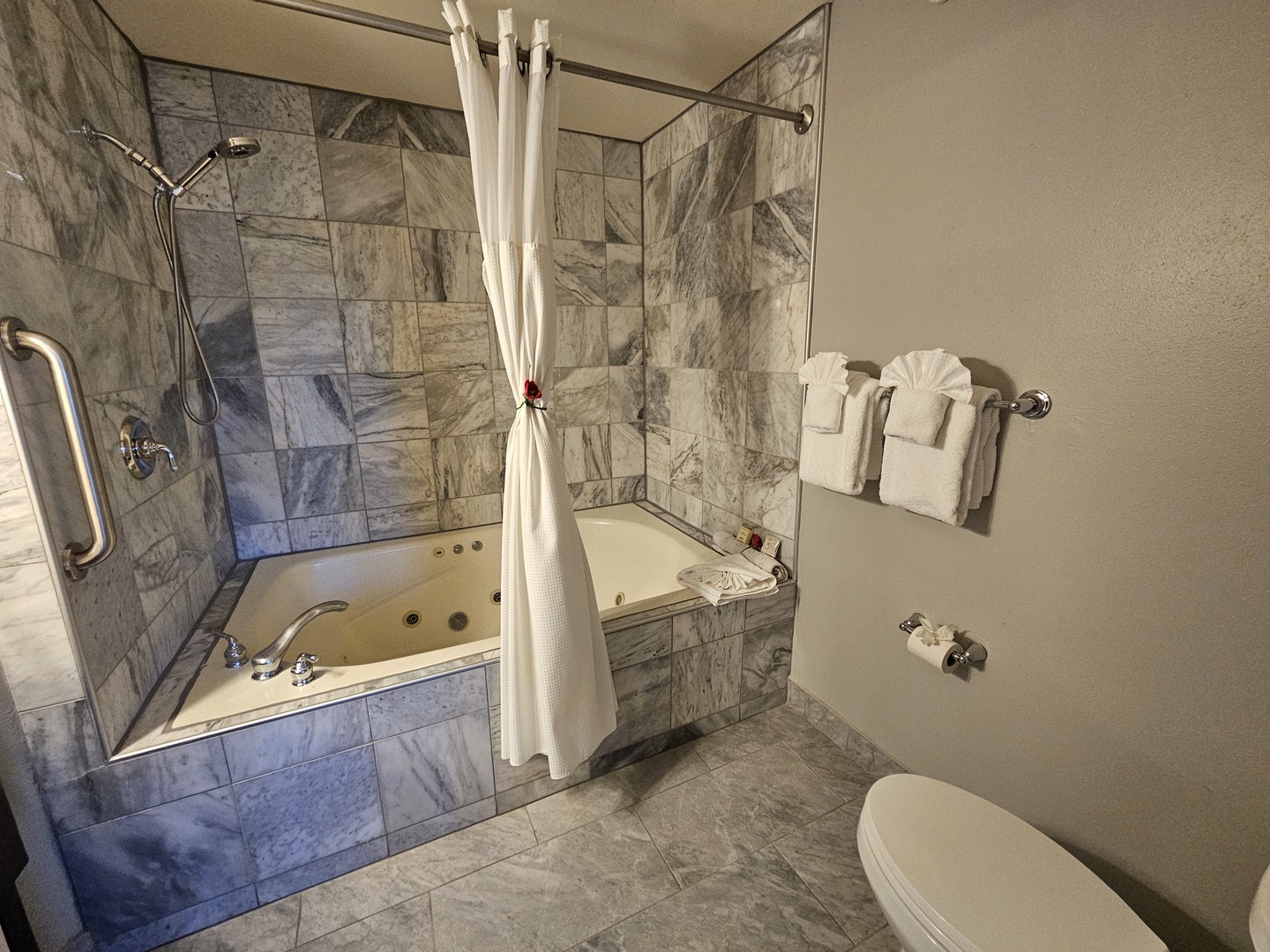 123 Center Street 204 Property Photo 10