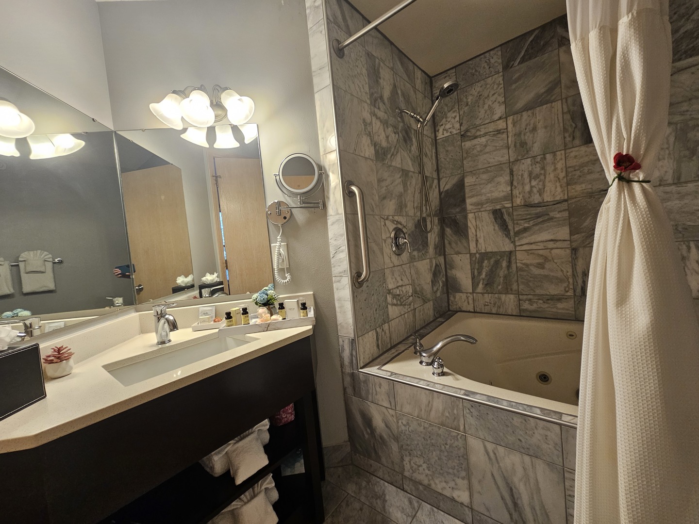 123 Center Street 204 Property Photo 11