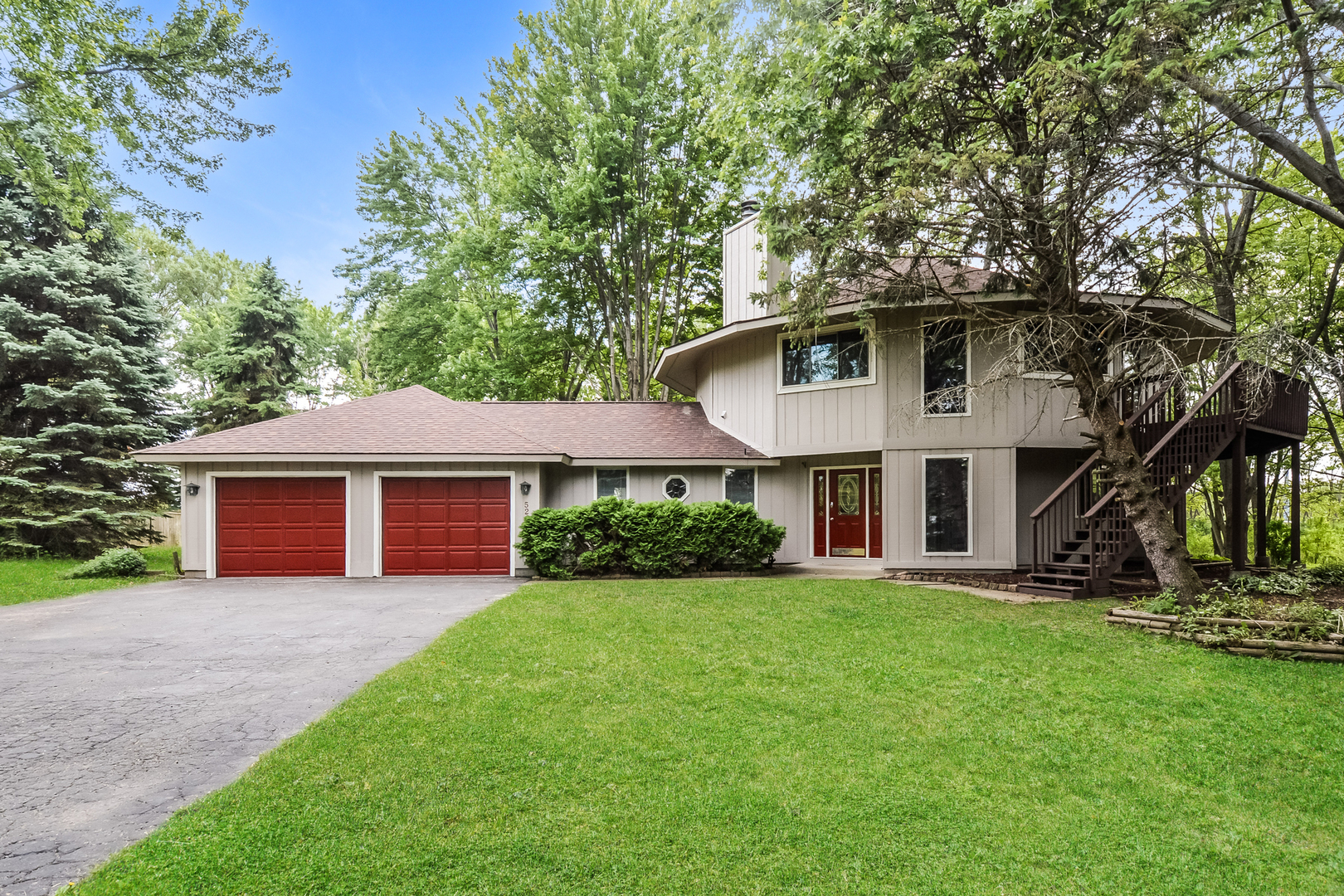 526 Towne Court Property Photo 1