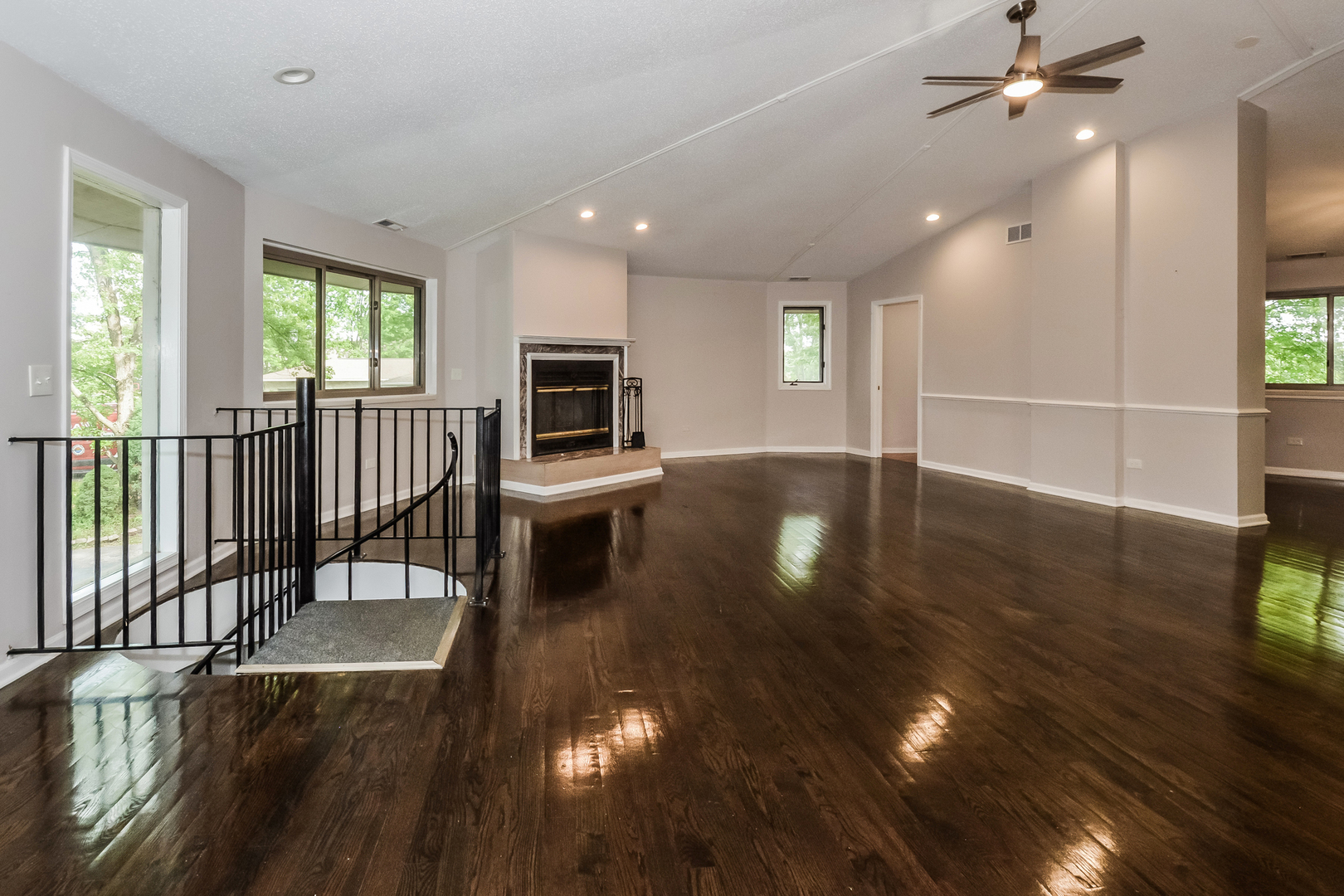 526 Towne Court Property Photo 3