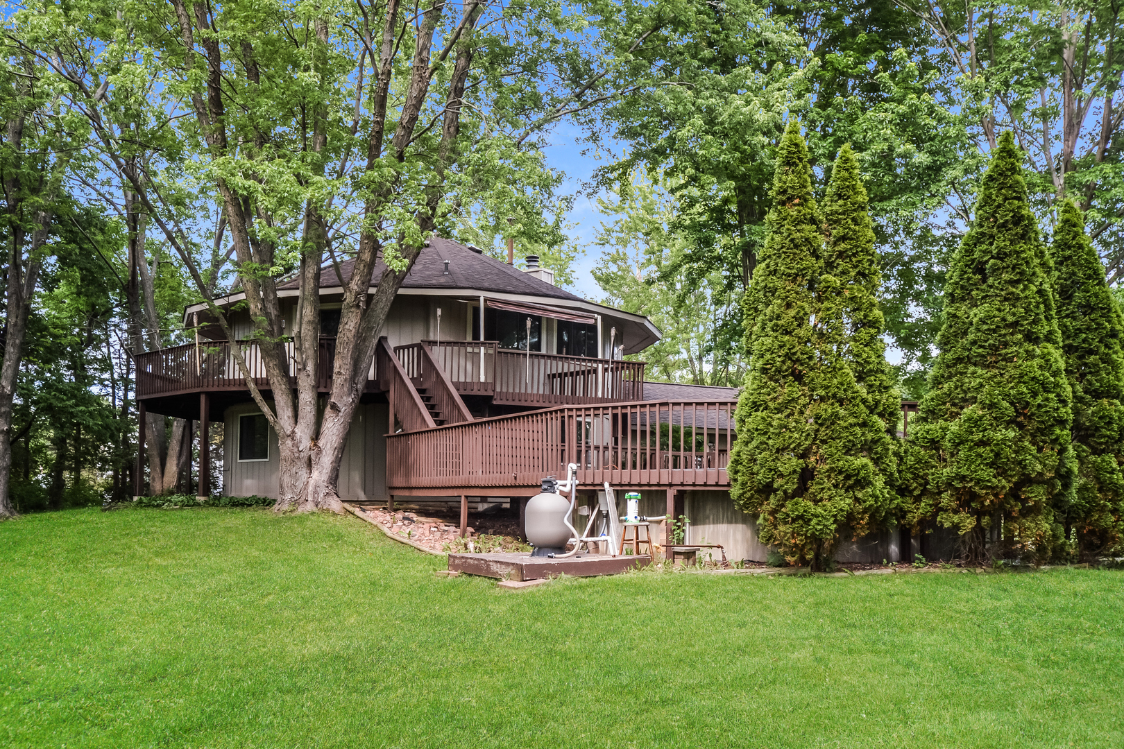 526 Towne Court Property Photo 5