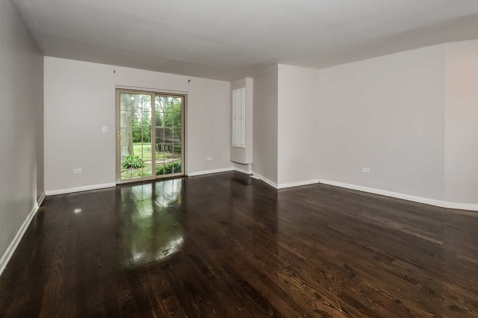 526 Towne Court Property Photo 7