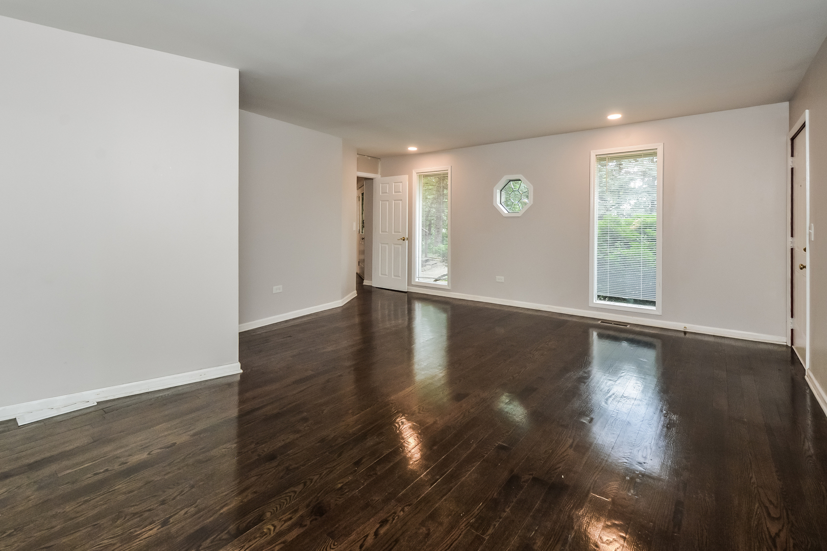 526 Towne Court Property Photo 8