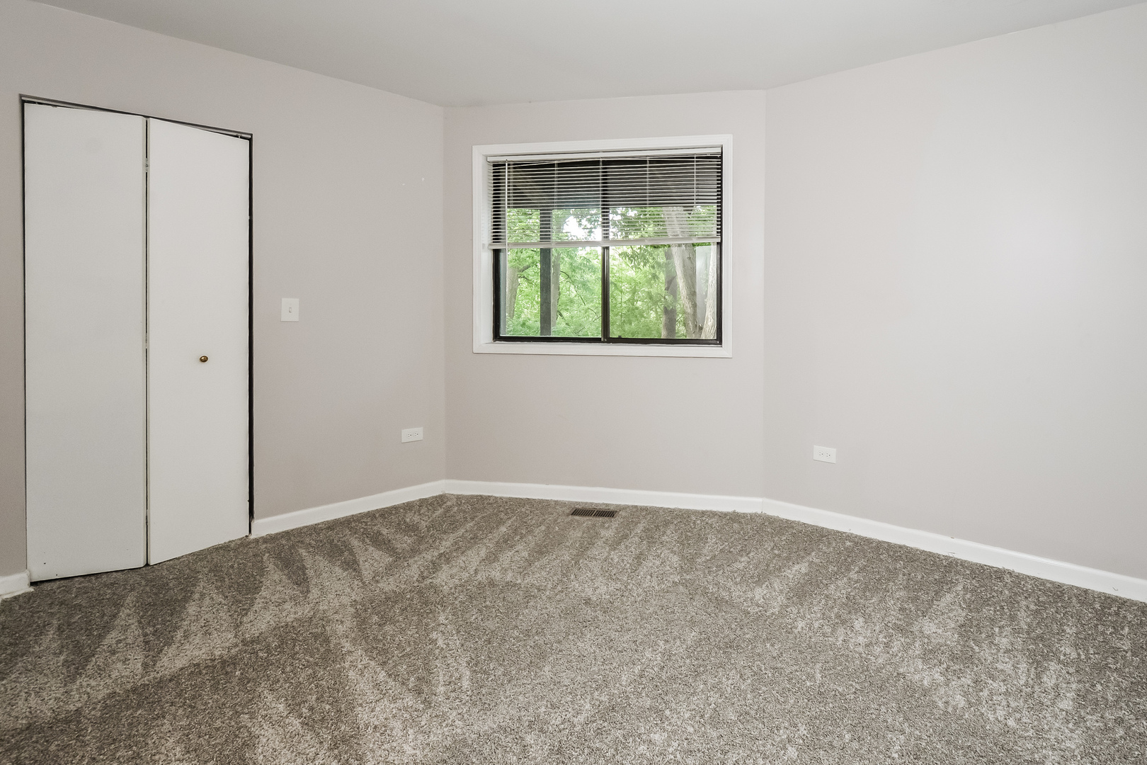 526 Towne Court Property Photo 10