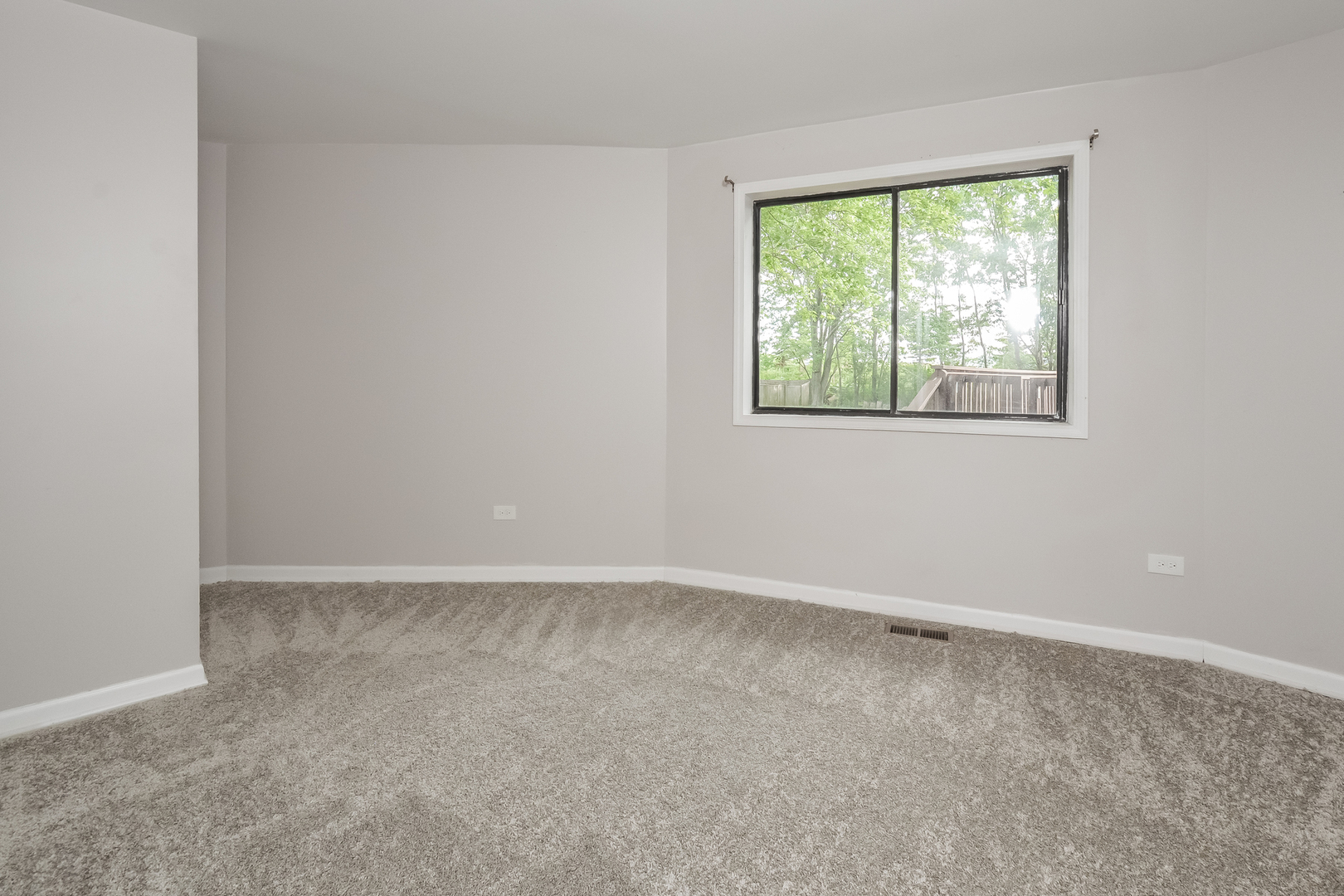 526 Towne Court Property Photo 11