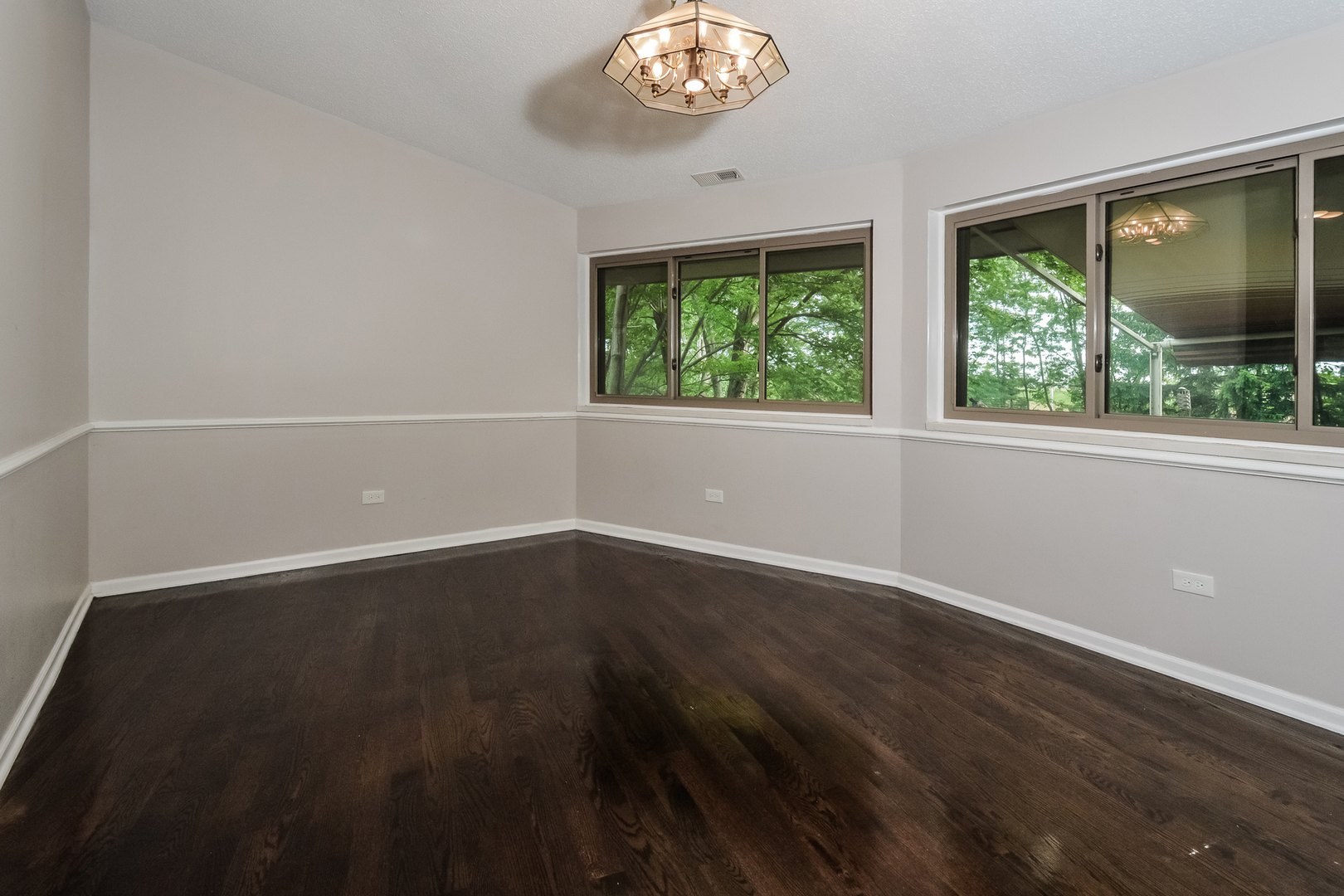 526 Towne Court Property Photo 12