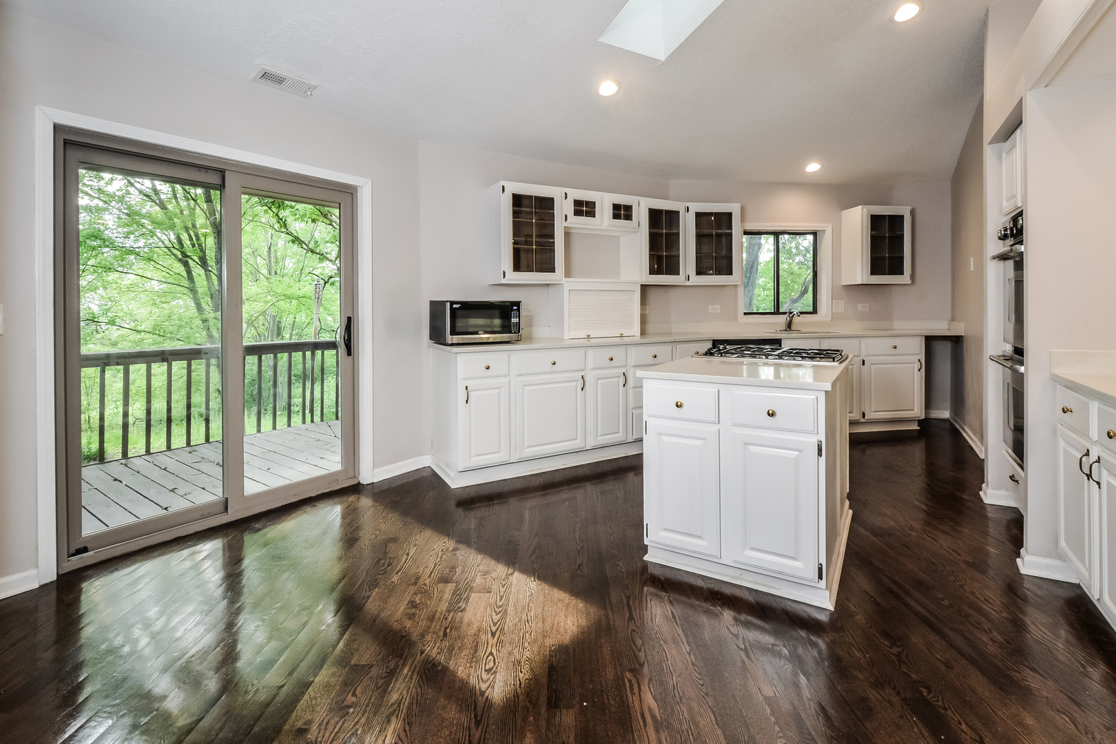 526 Towne Court Property Photo 17