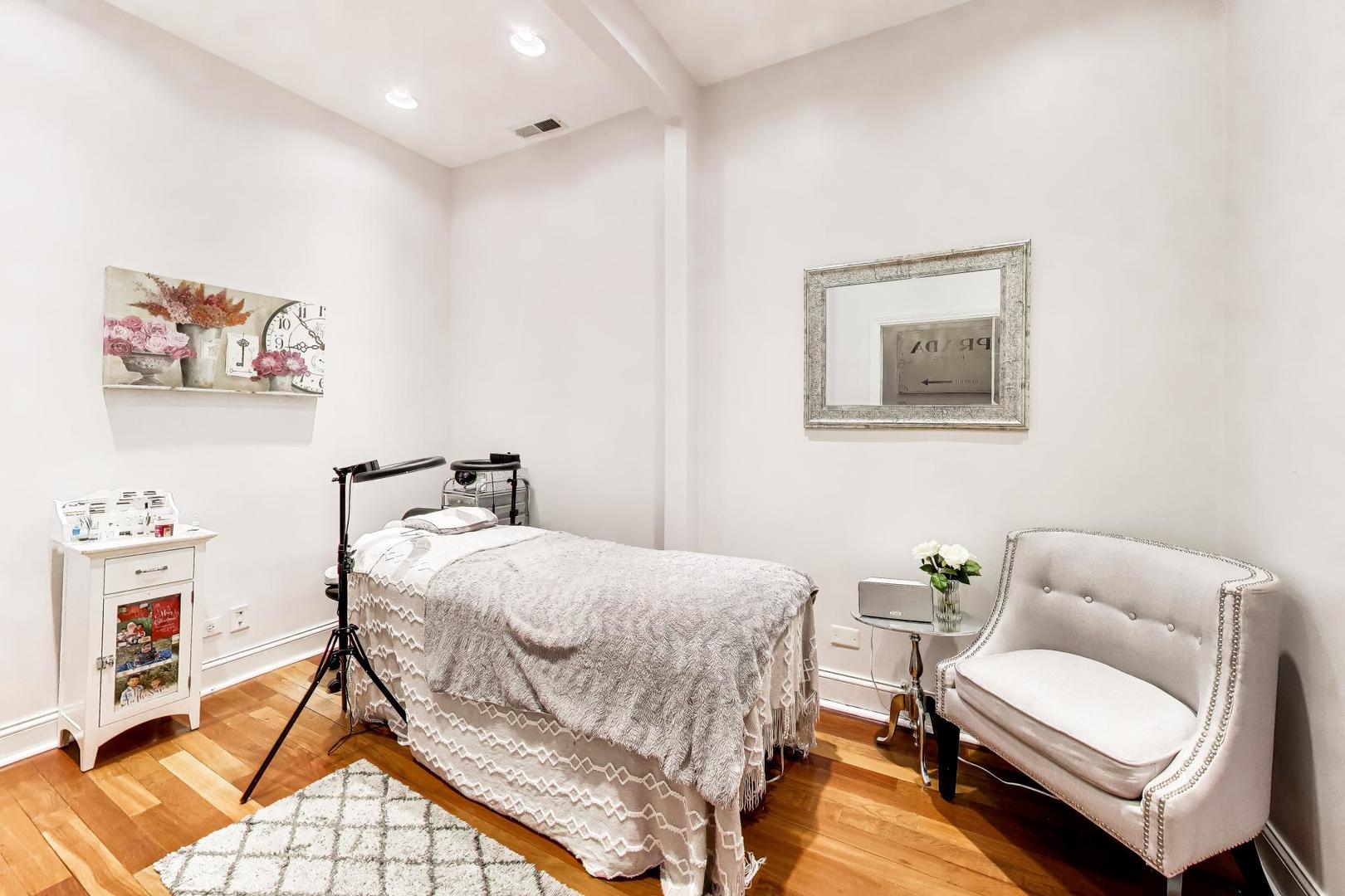 1345 N Ashland Avenue Cn Property Photo 8