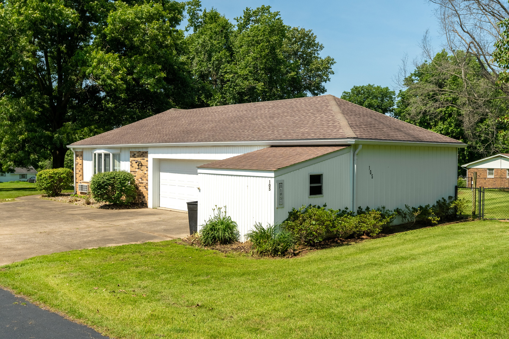 105 Woodlake Lane Property Photo 7