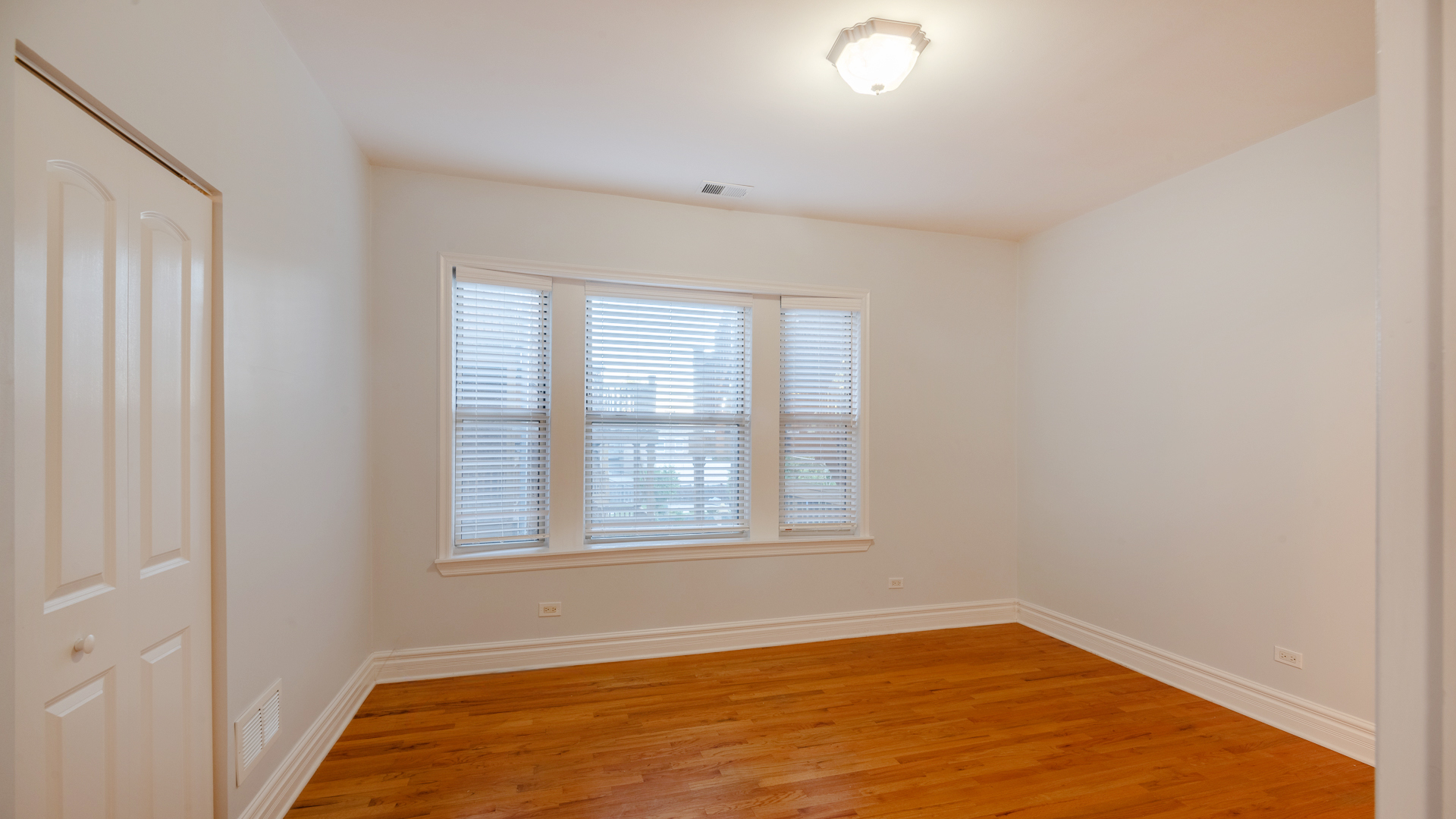 4847 S Vincennes Avenue 203 Property Photo 12