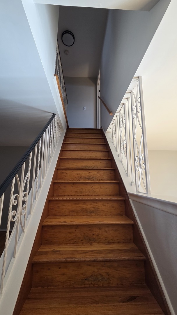 553 W Park Avenue D Property Photo 6