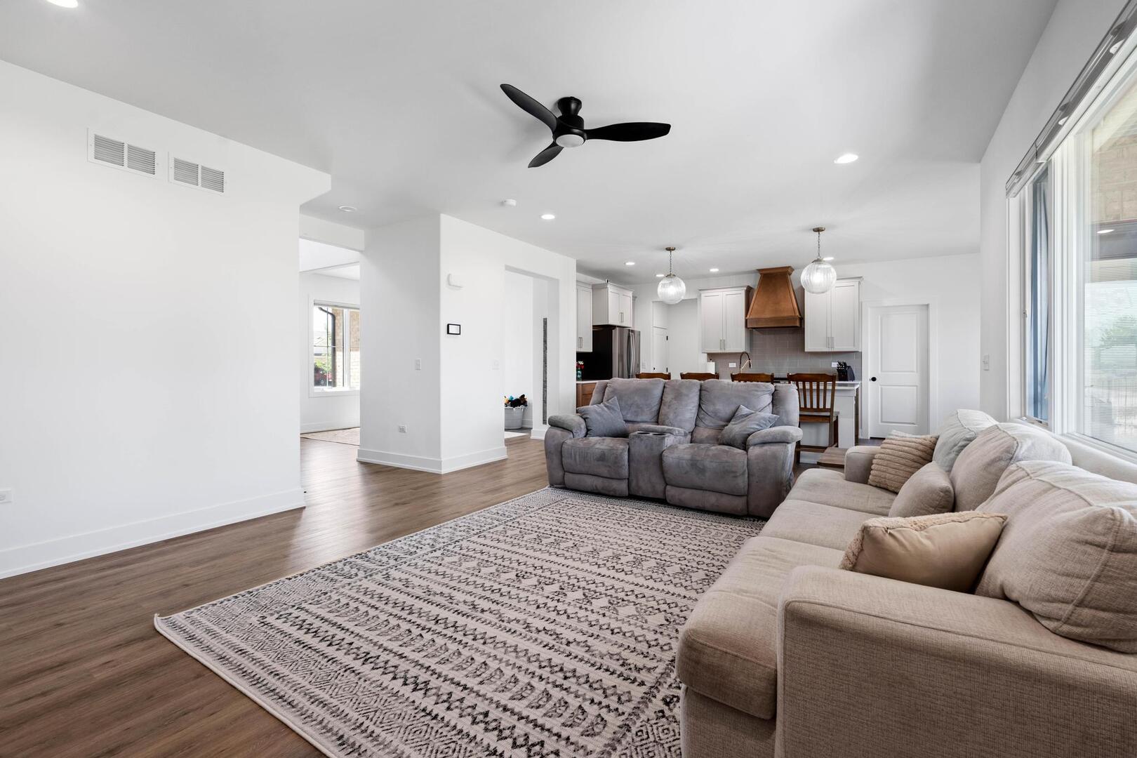 1091 Kinley Drive Property Photo 8