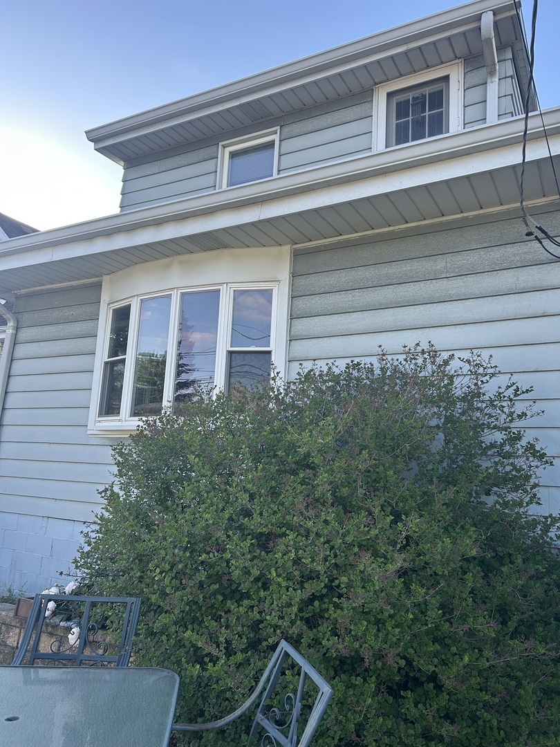 5346 N Ludlam Avenue Property Photo 4