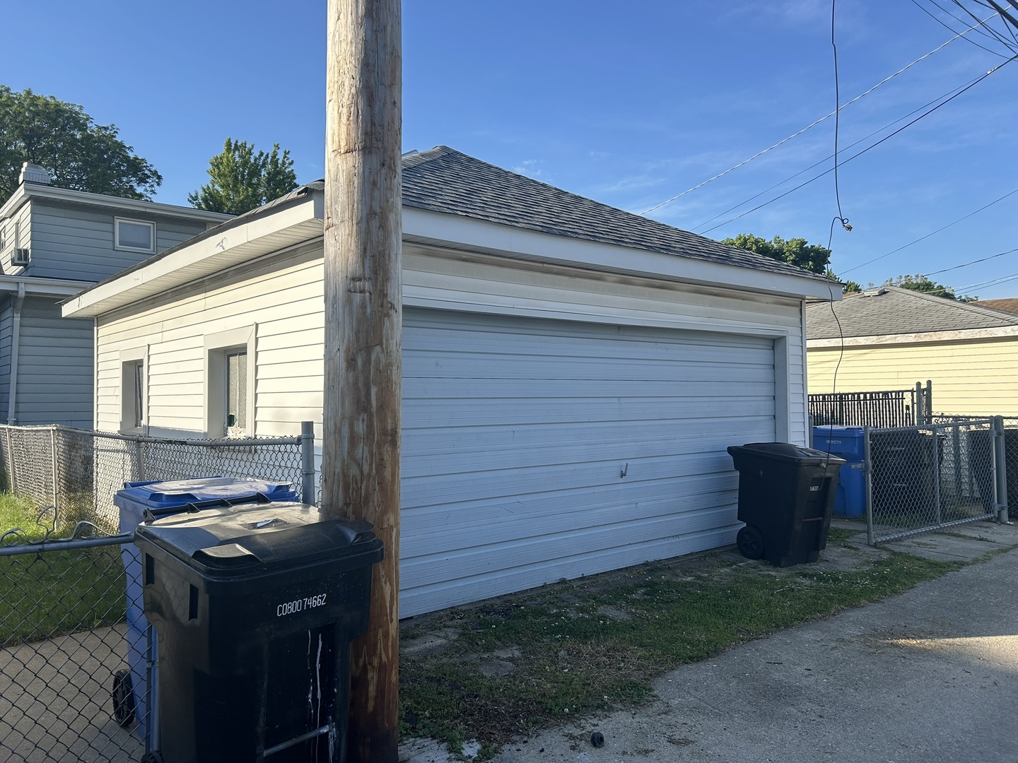 5346 N Ludlam Avenue Property Photo 5