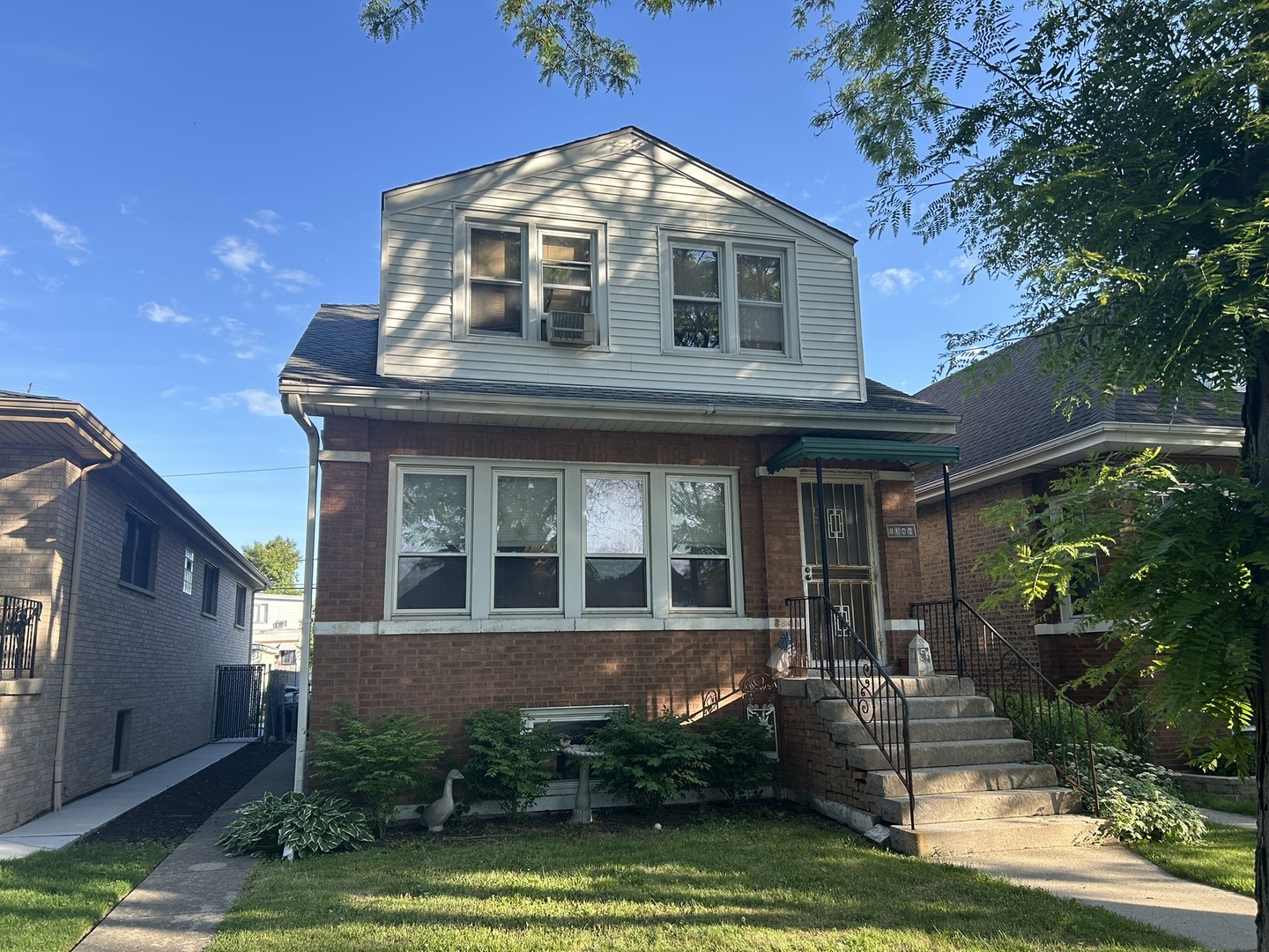 5346 N Ludlam Avenue Property Photo 6