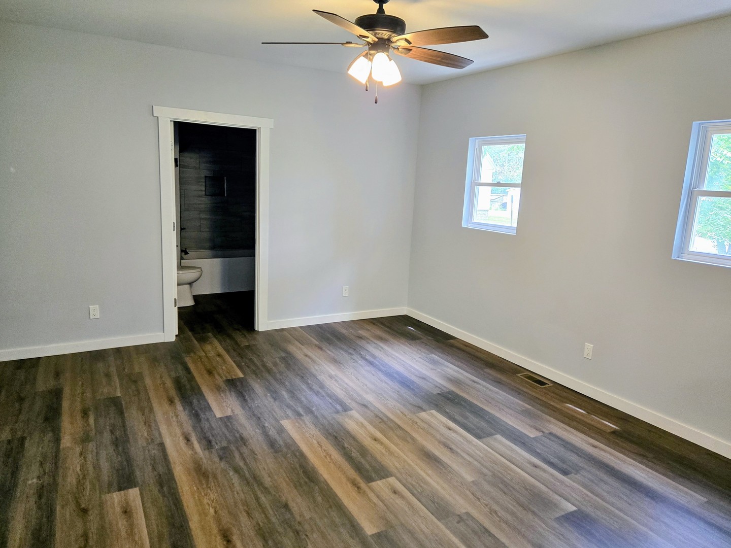 805 E California Avenue Property Photo 11