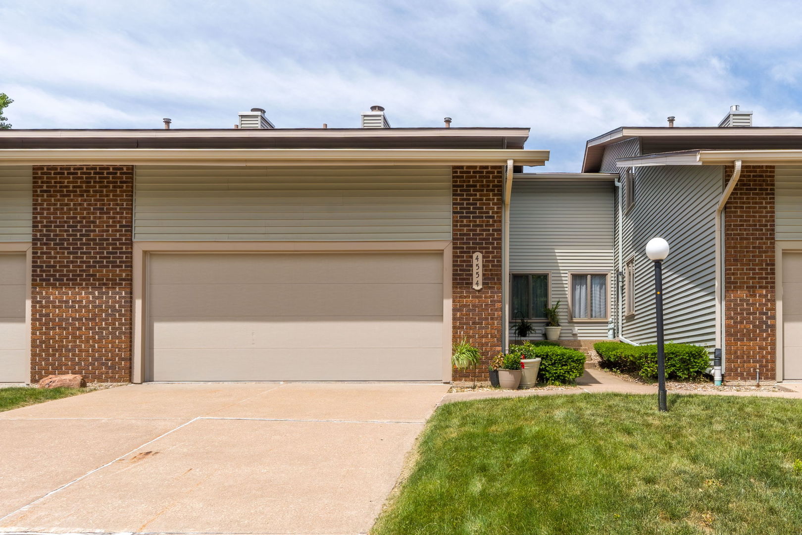 4554 Bunker Hill Drive Property Photo 1