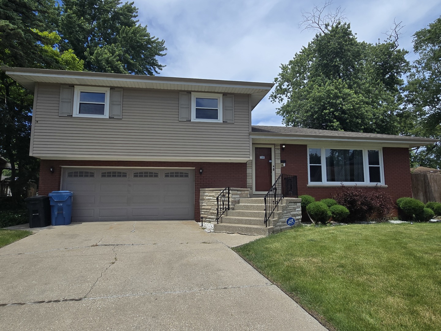 309 Streamside Drive Property Photo 3