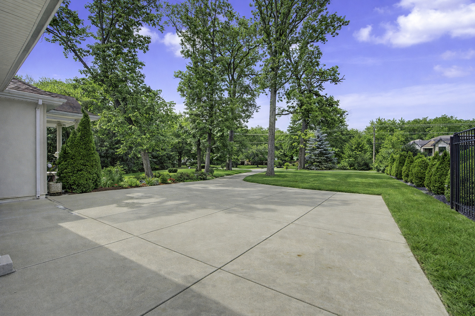 378 E Deerpath Road Property Photo 5
