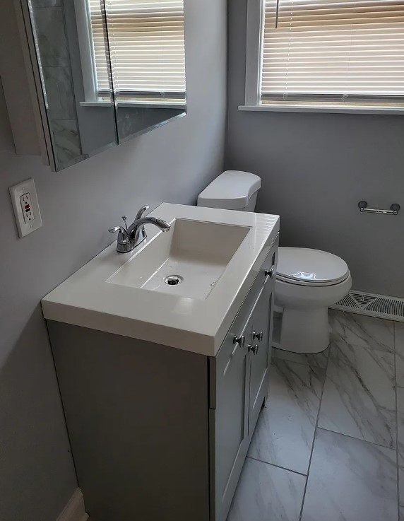 9035 S Euclid Avenue Property Photo 9