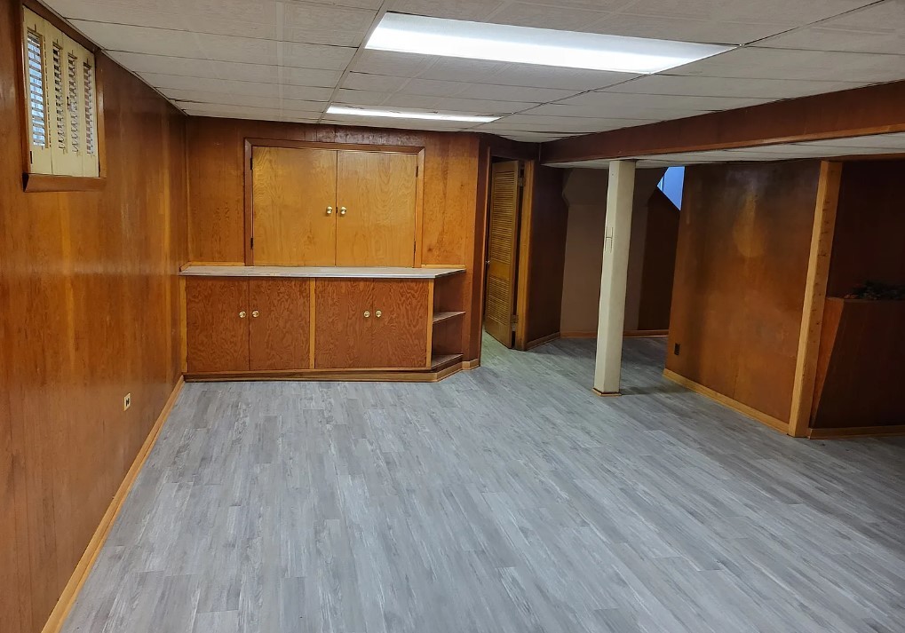9035 S Euclid Avenue Property Photo 14