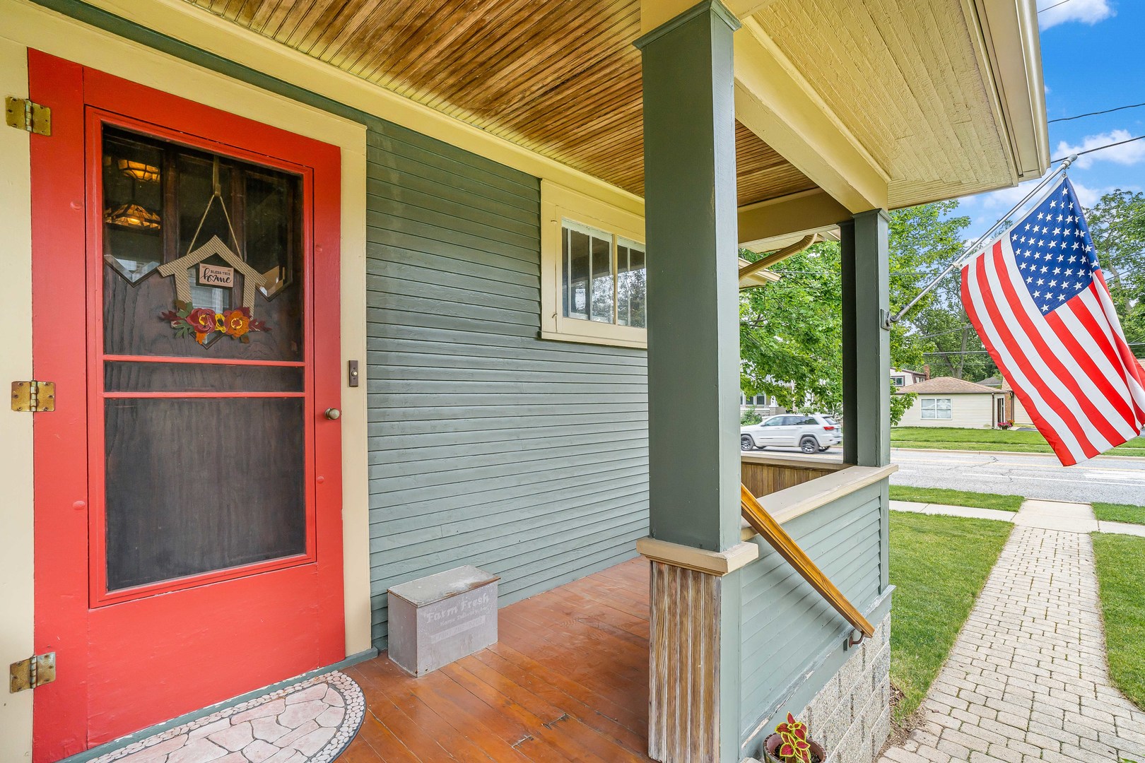 348 W Palatine Road Property Photo 3
