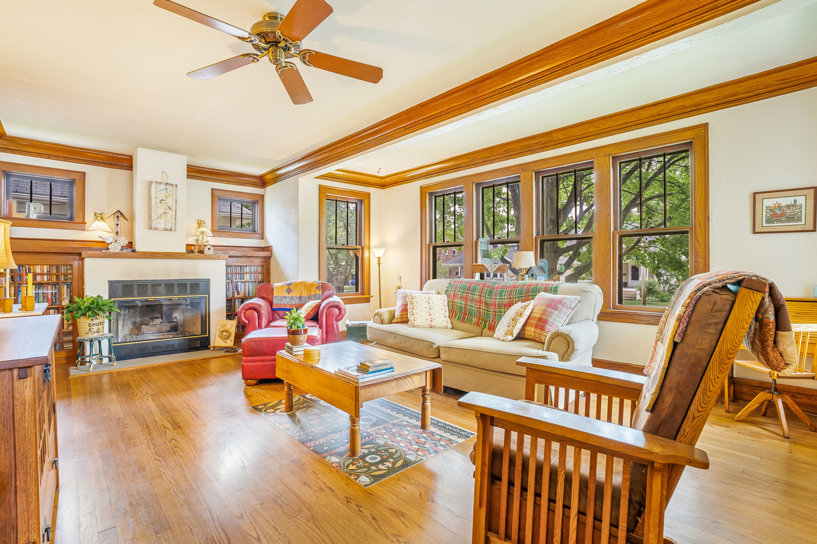 348 W Palatine Road Property Photo 4