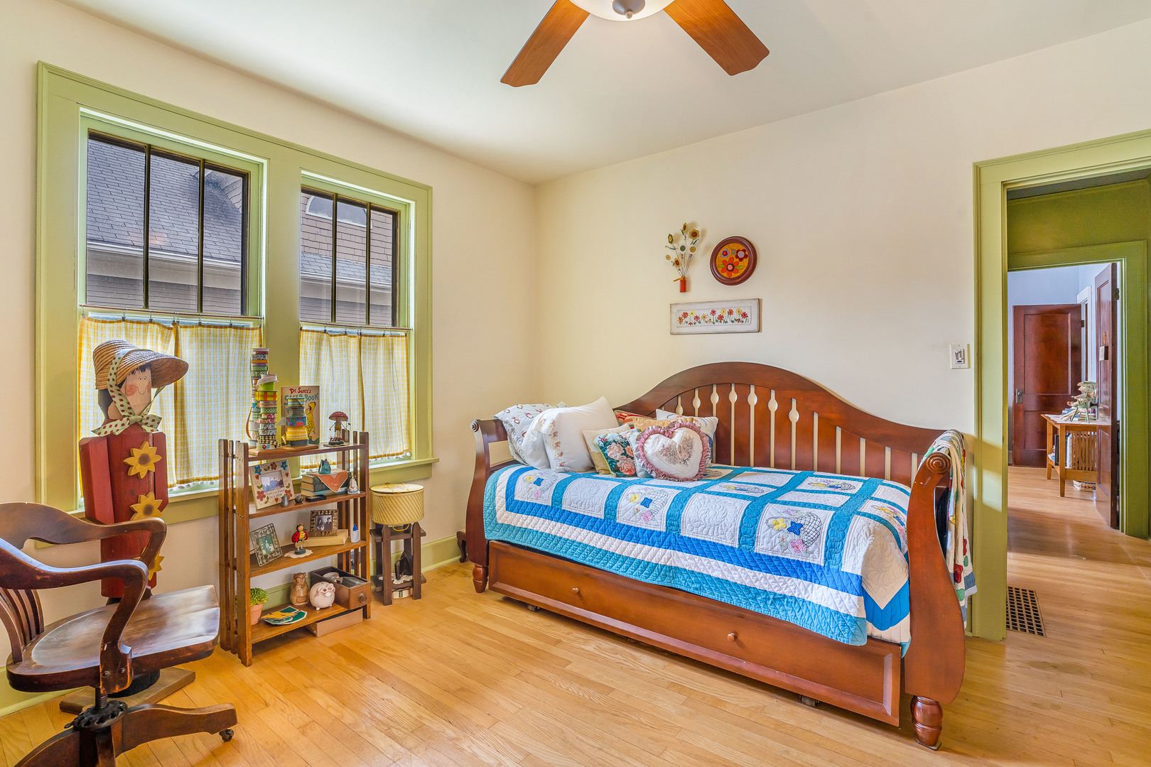 348 W Palatine Road Property Photo 15