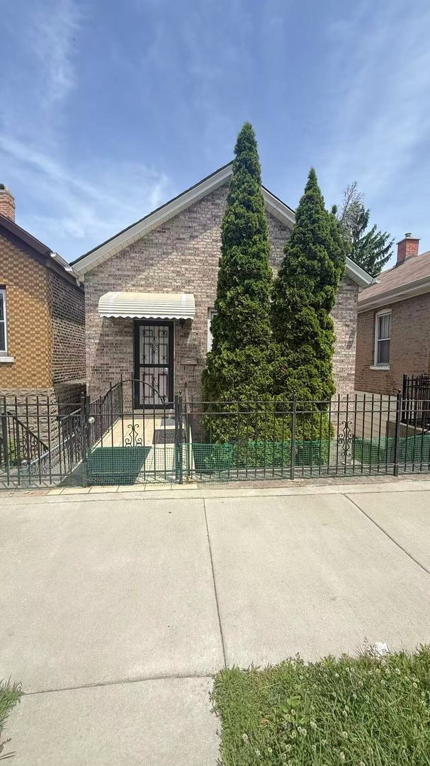 2921 S Throop Street Property Photo 1