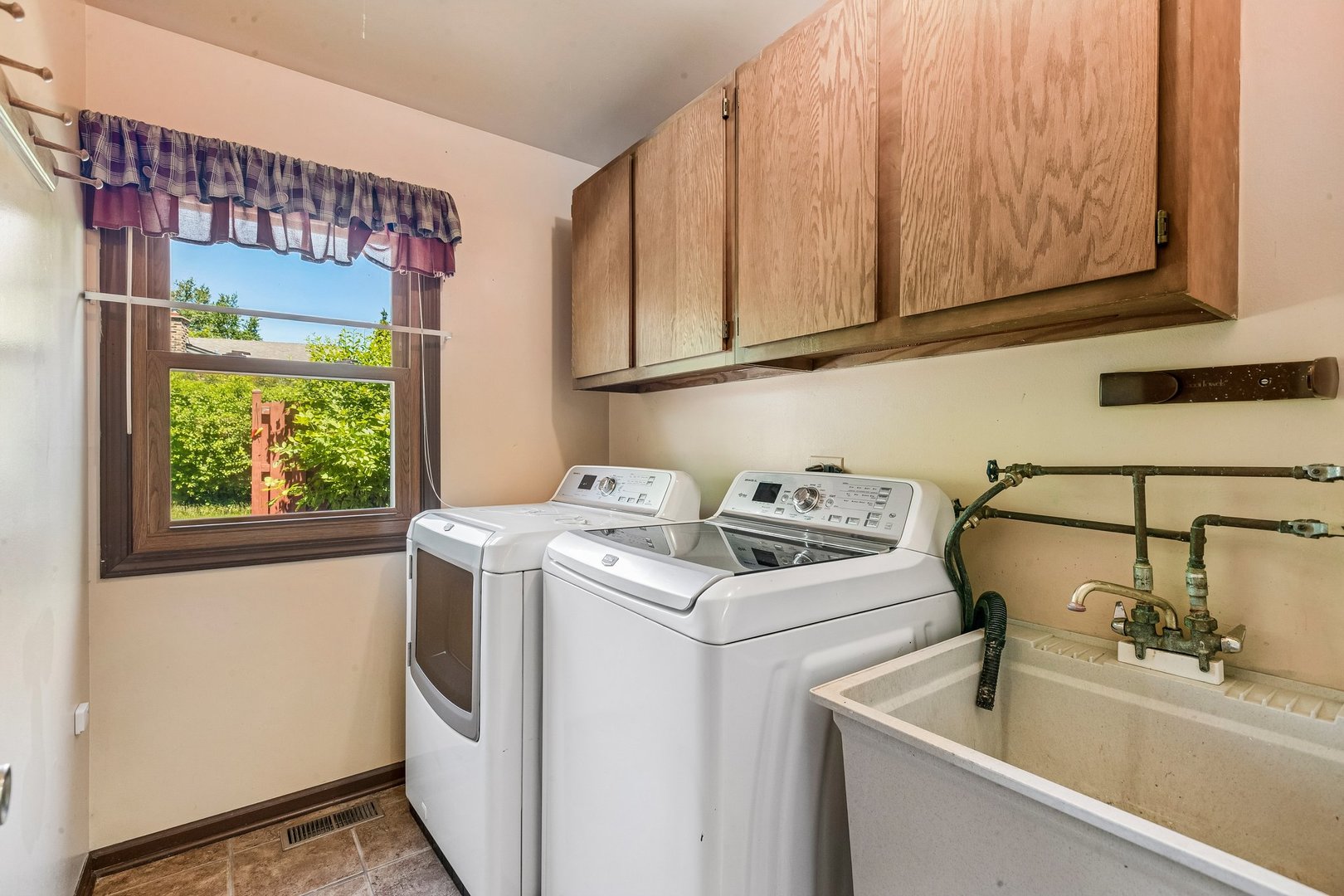 3051 N Huntington Drive Property Photo 17
