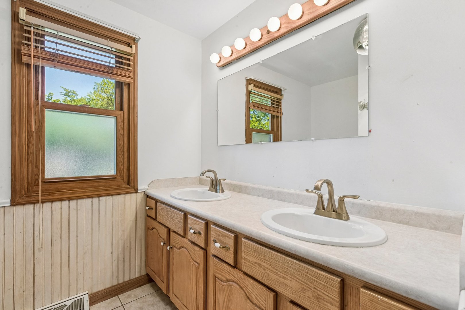 3051 N Huntington Drive Property Photo 29