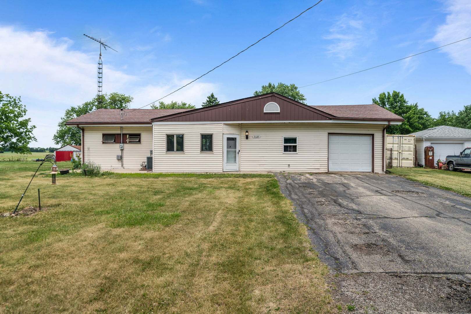 7125 Toms Road Property Photo 3