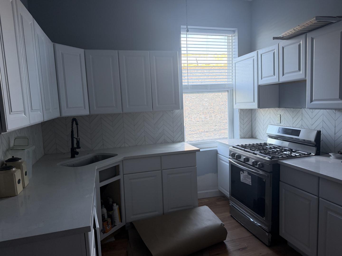 2744 W Division Street Property Photo 8