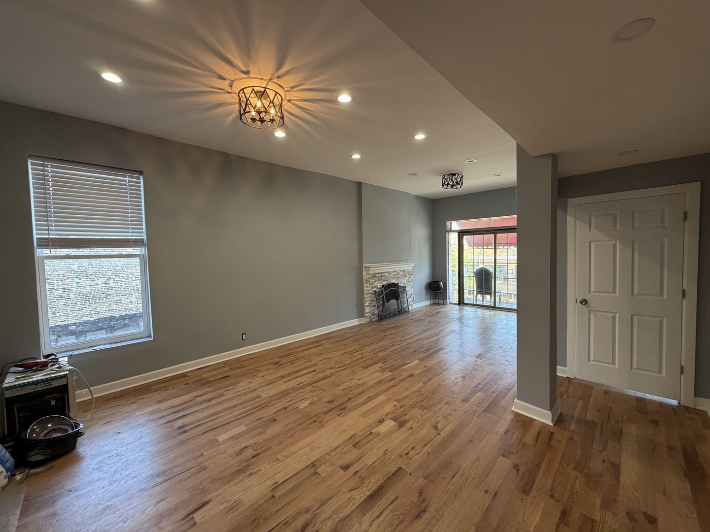2744 W Division Street Property Photo 9