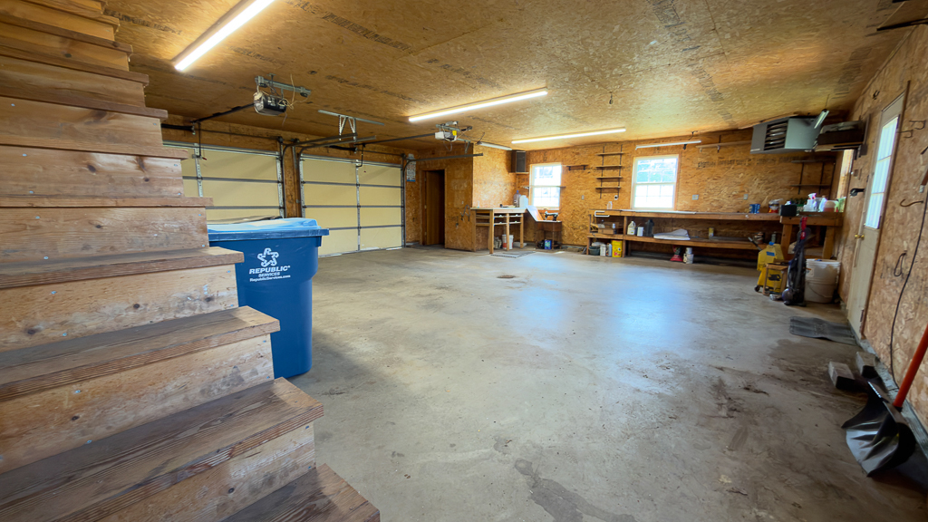 301 Oak Street Property Photo 8