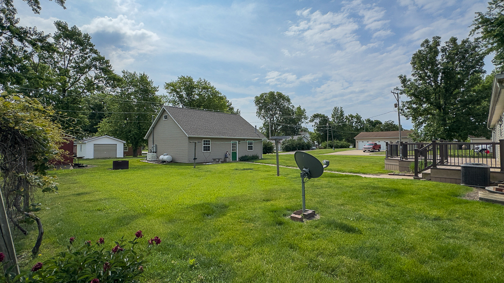 301 Oak Street Property Photo 13