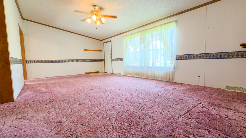 301 Oak Street Property Photo 17