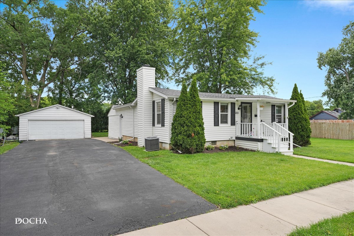 221 Boulevard Street Property Photo 1