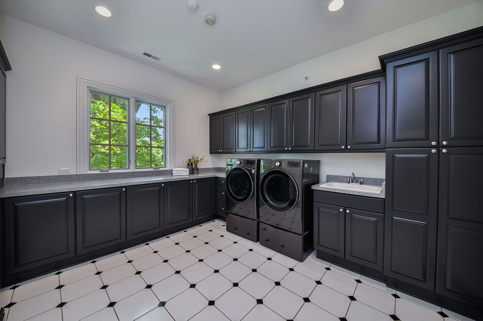 887 Crescent Boulevard Property Photo 60