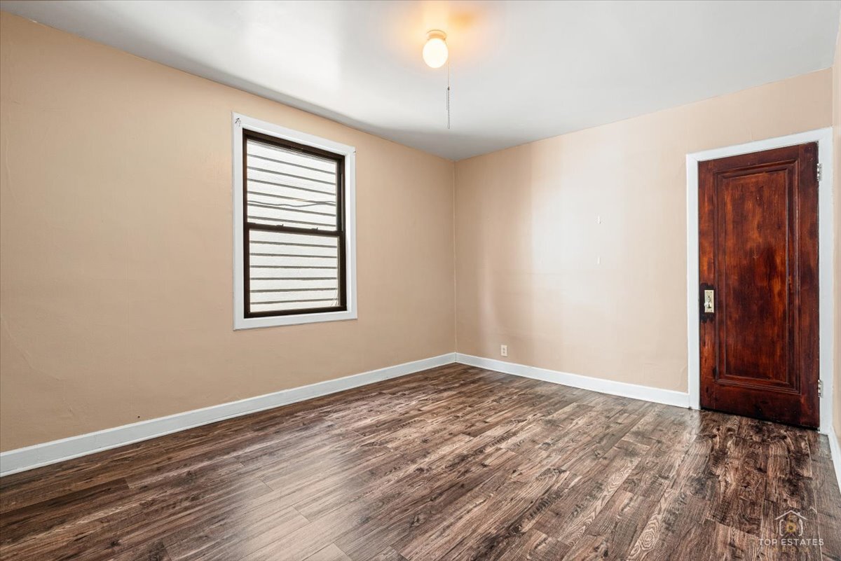 655 W 43rd Place Property Photo 12