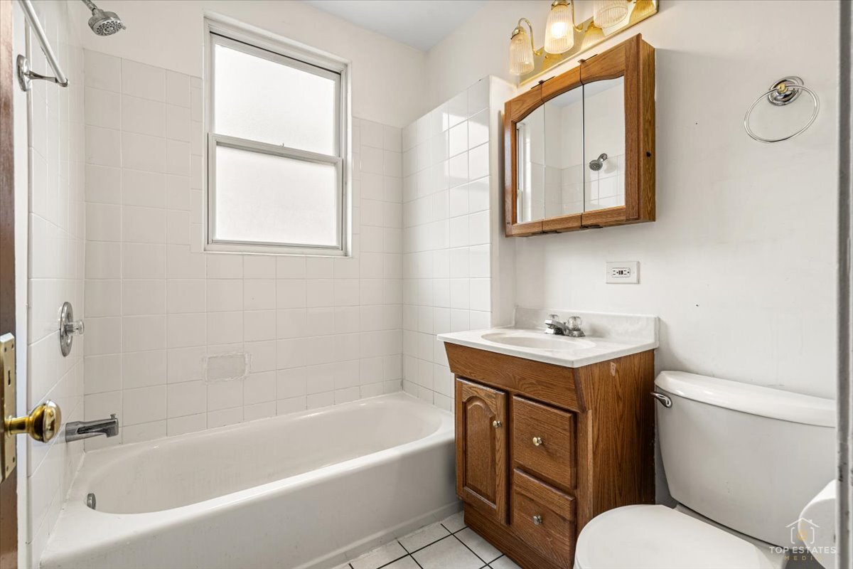 655 W 43rd Place Property Photo 13